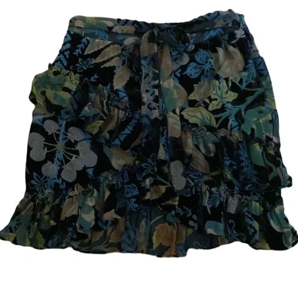 Chelsea & Violet velour floral reflects skirt size medium - Picture 2 of 9